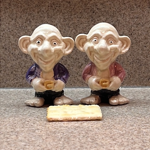 Set of two little hand painted ceramic Cave Trolls 🧌 or Leprechauns vintage - Picture 11 of 12